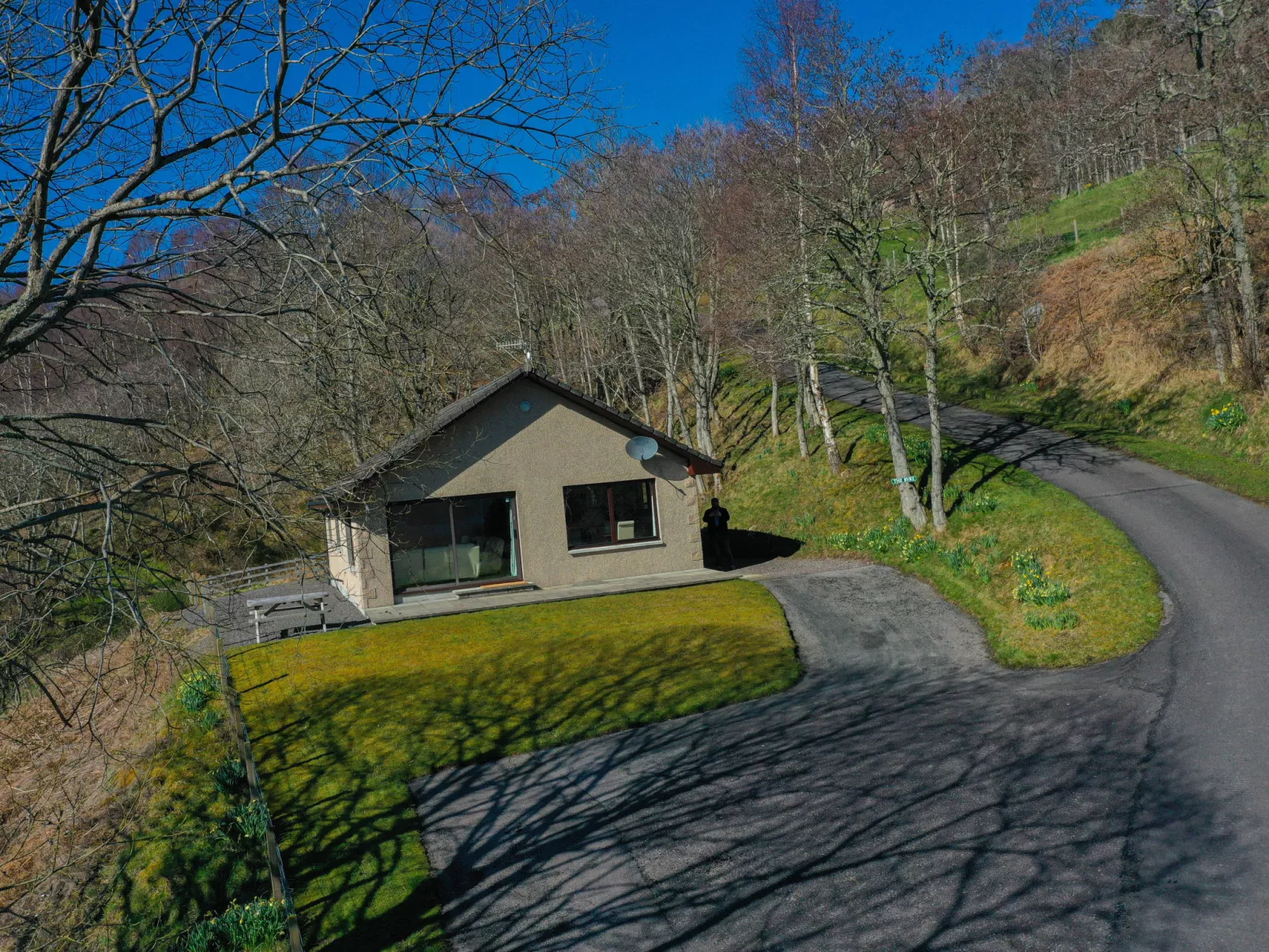 Achmony Byre-Dehors