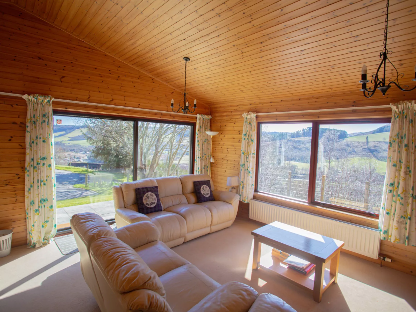 Achmony Byre-Dedans