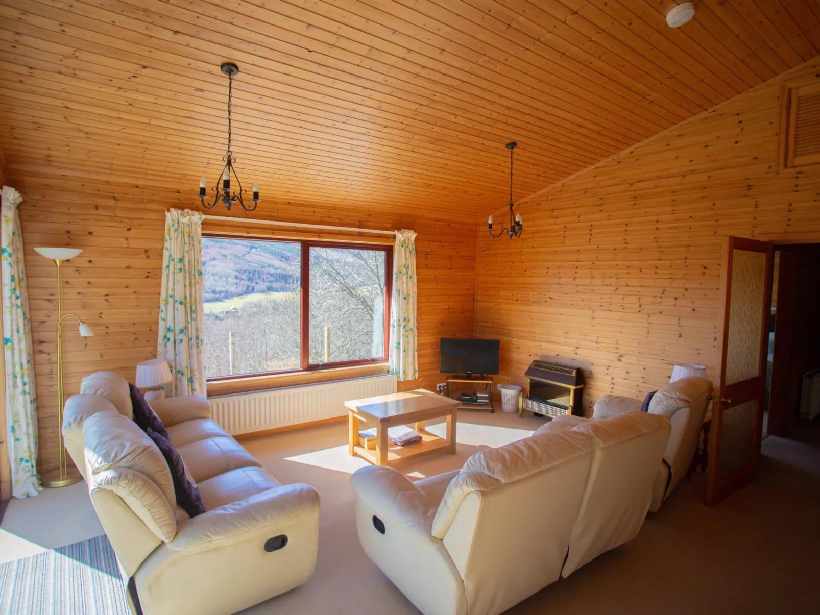 Achmony Byre-Dedans