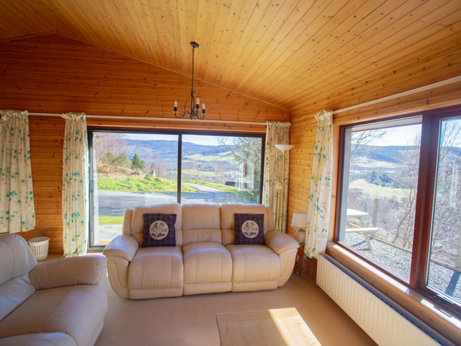 Achmony Byre-Dedans