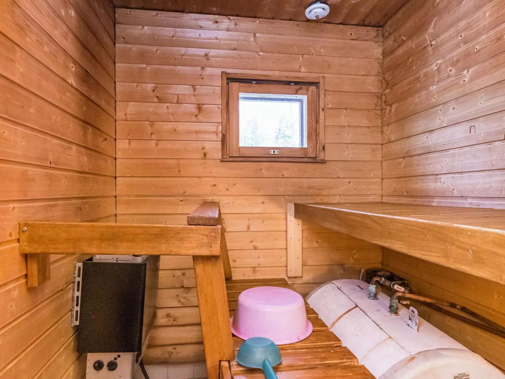 Lomapesä 10a-Inside