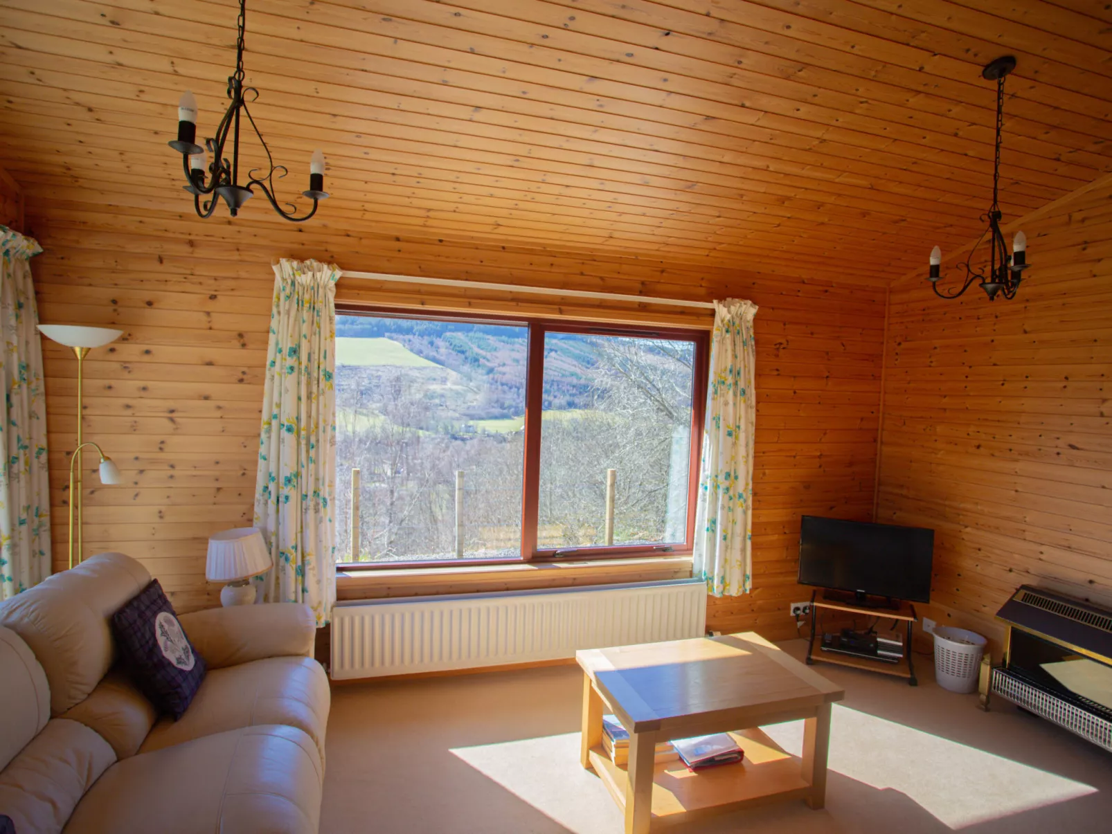 Achmony Byre-Dedans