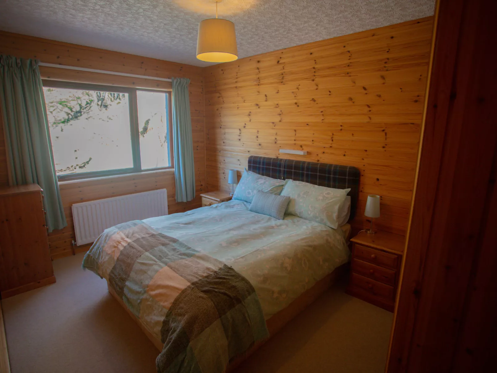 Achmony Byre-Dedans