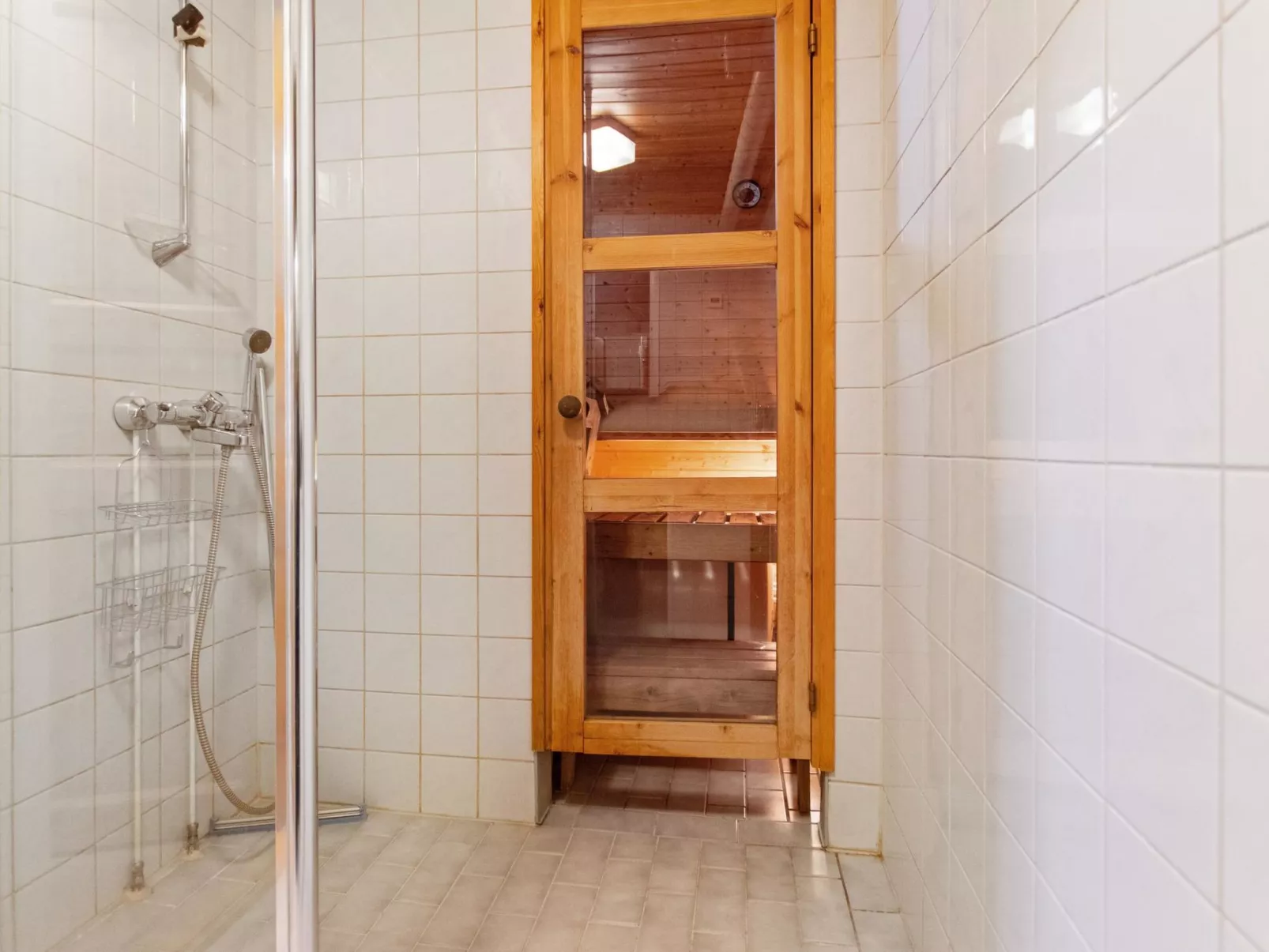 Lomarivi b1-Inside