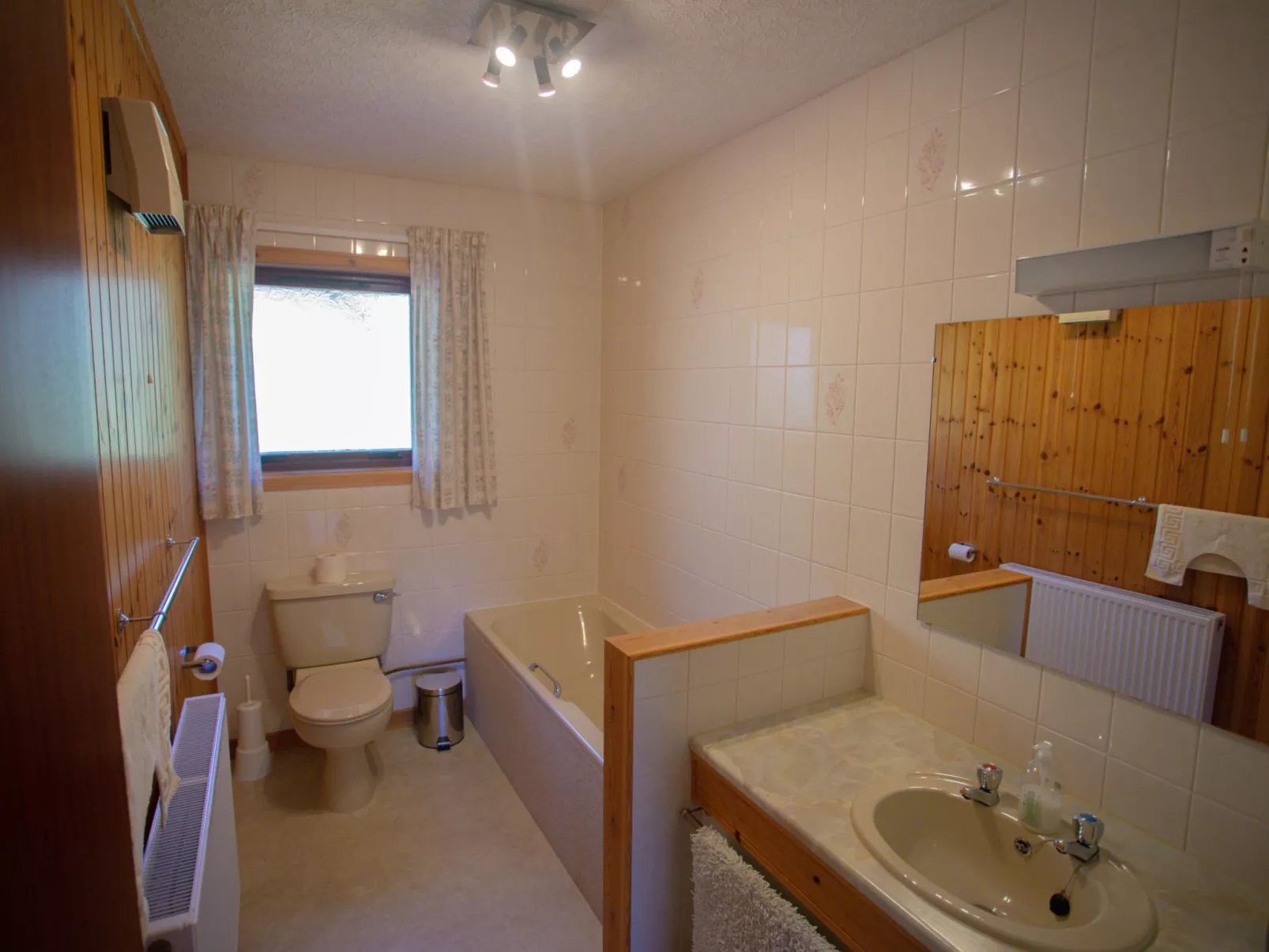 Achmony Byre-Dedans