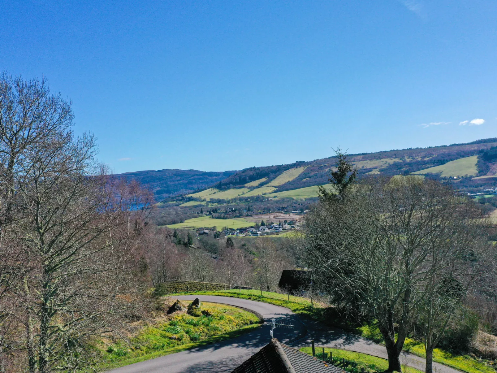 Achmony Byre-Dehors