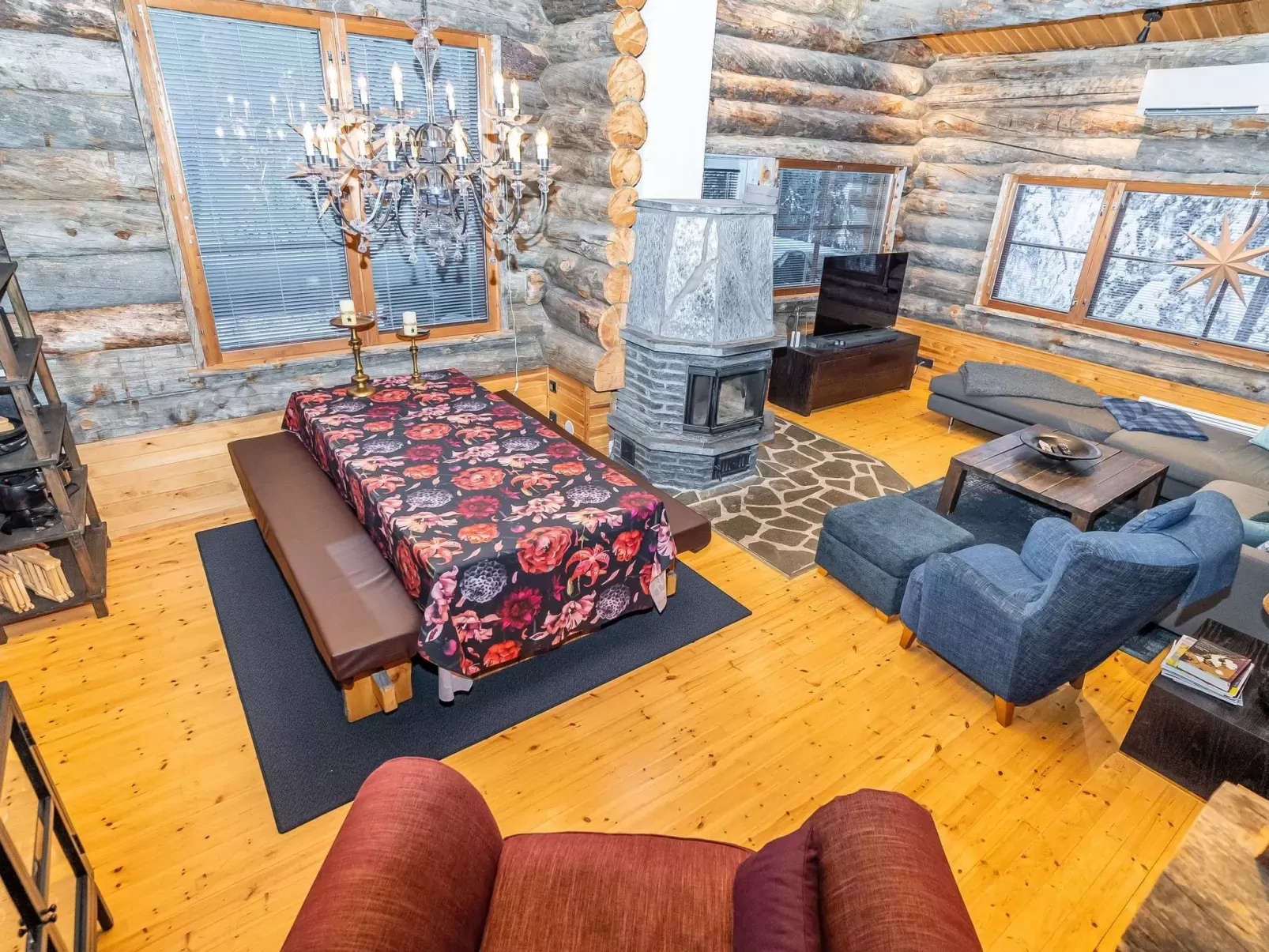 Ruka-rokova 2-Inside