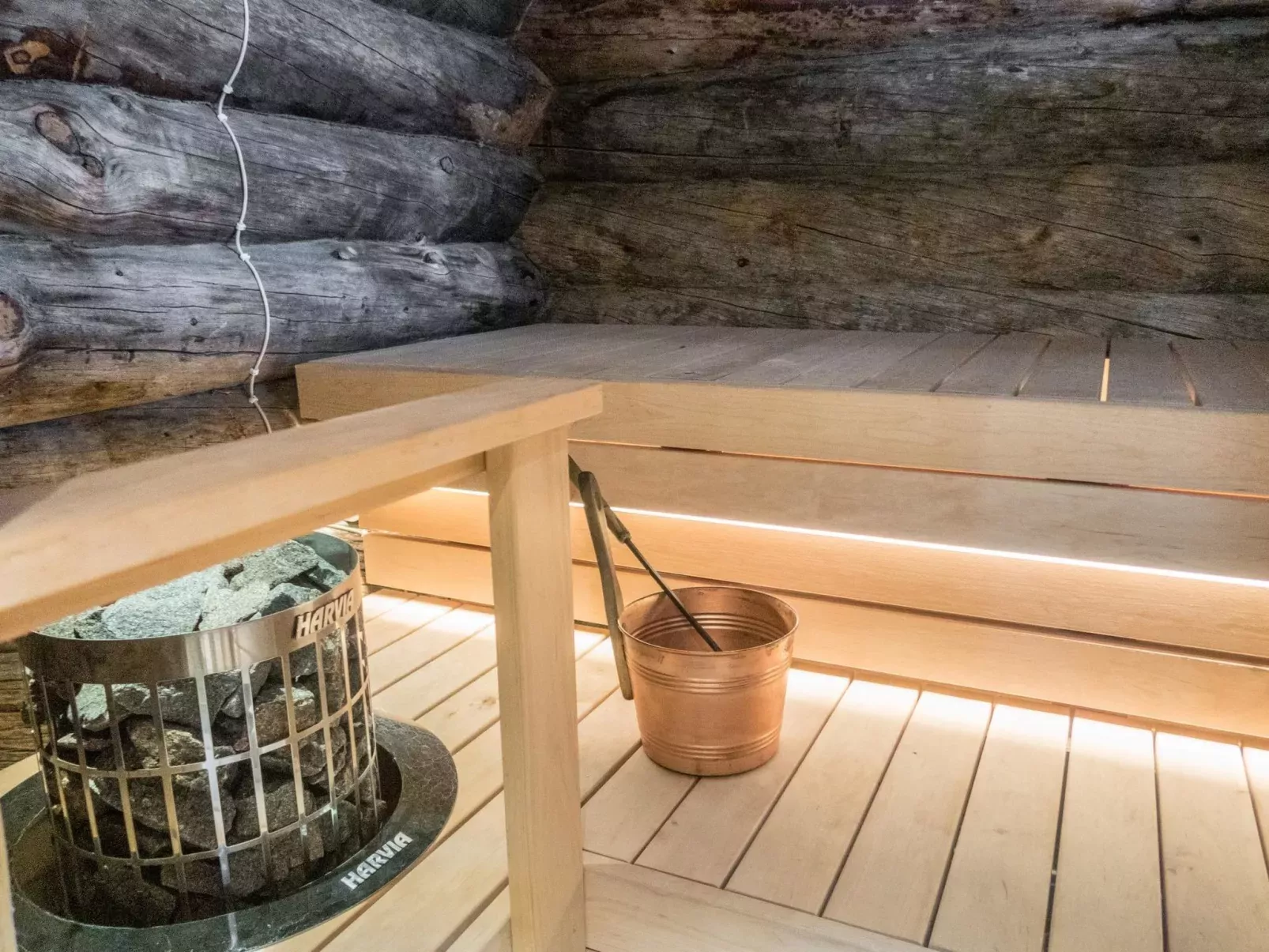 Ruka-rokova 2-Inside