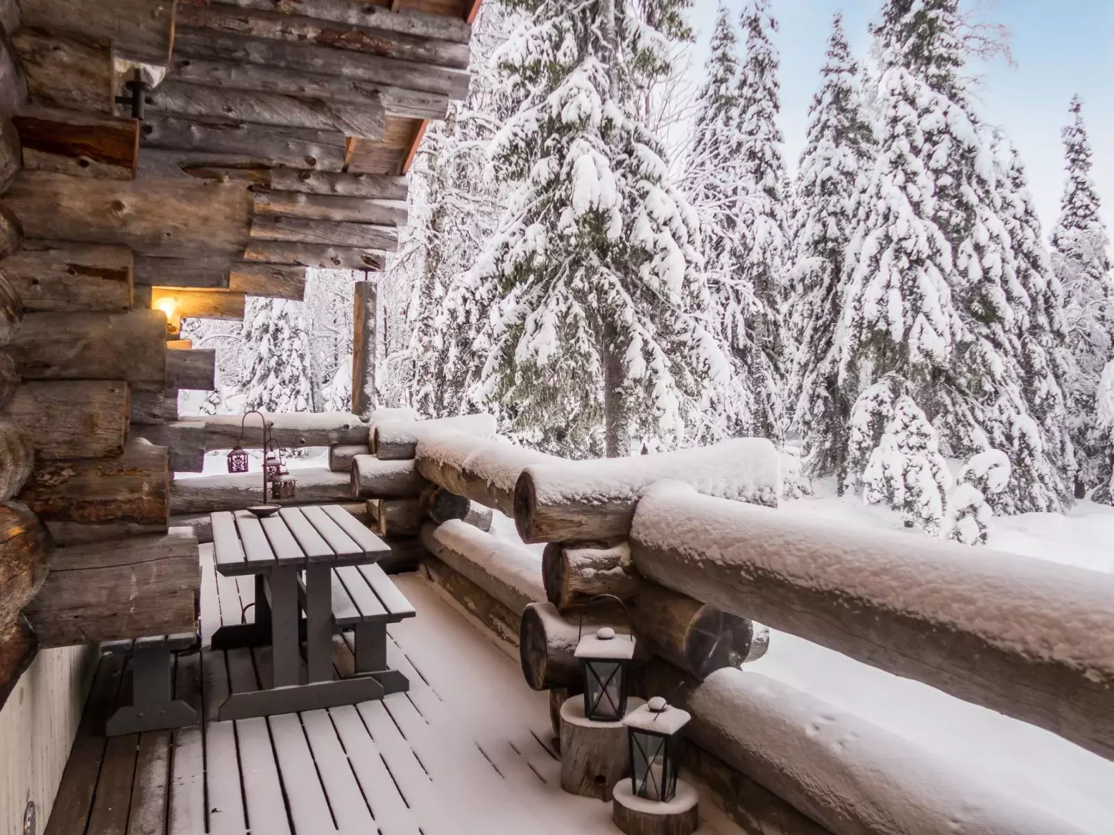 Ruka-rokova 2-Outside