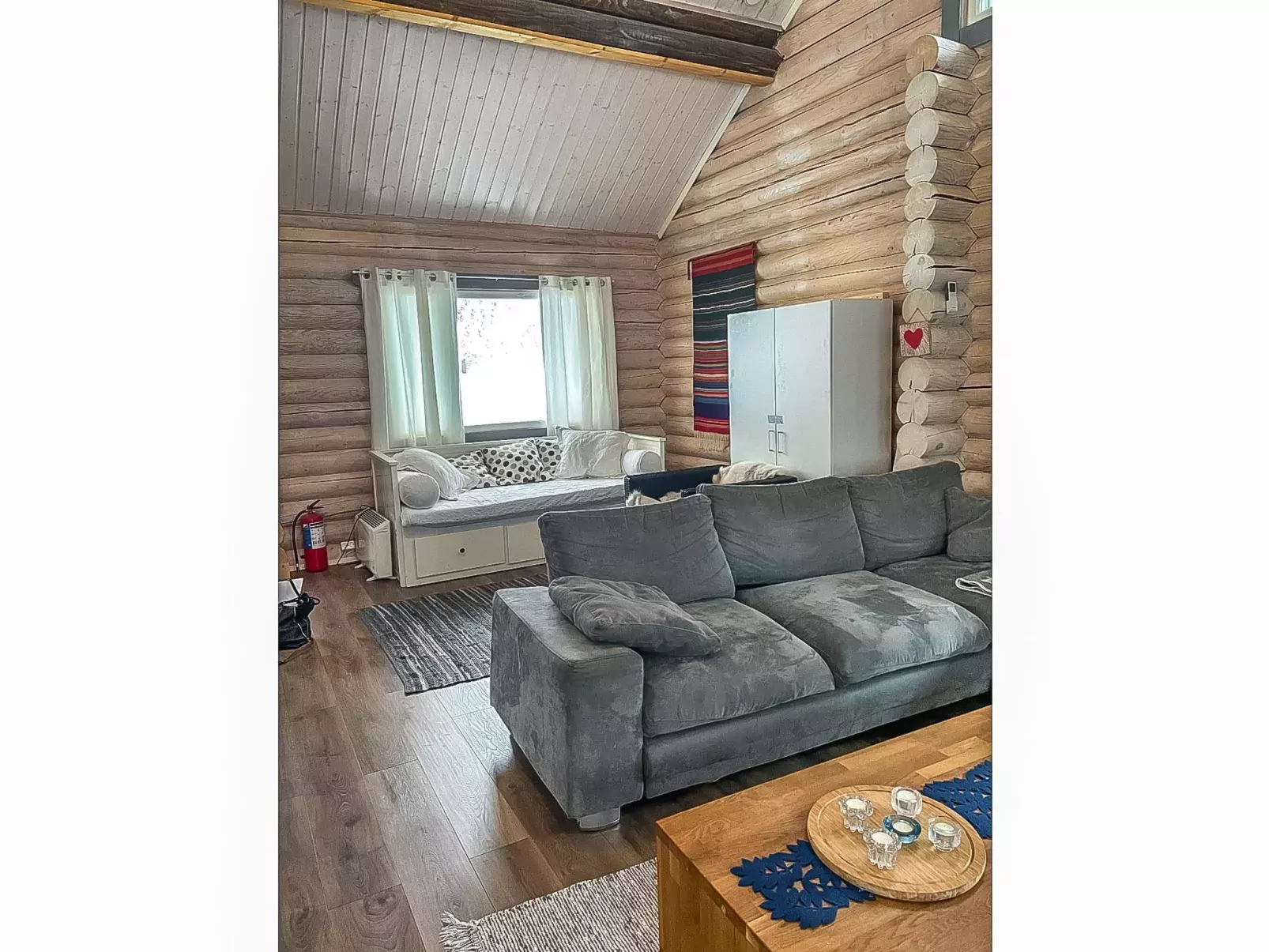 Isopyhänmaa-Inside