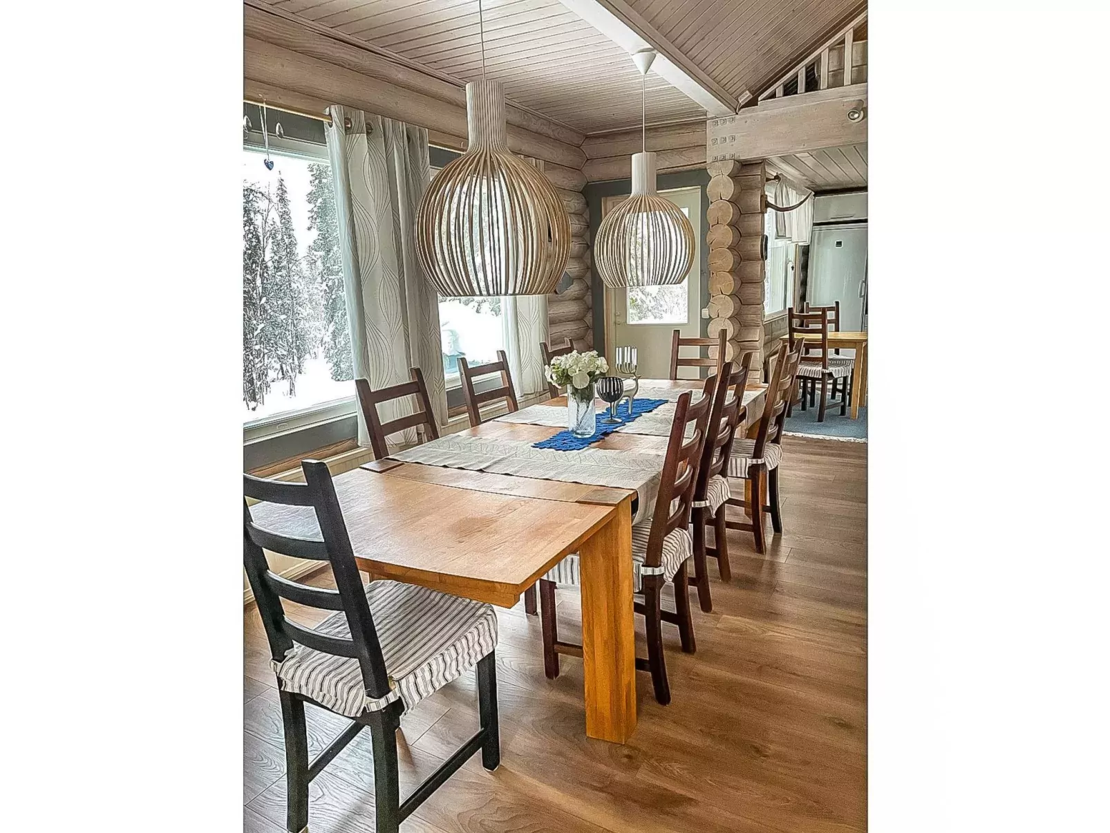 Isopyhänmaa-Inside