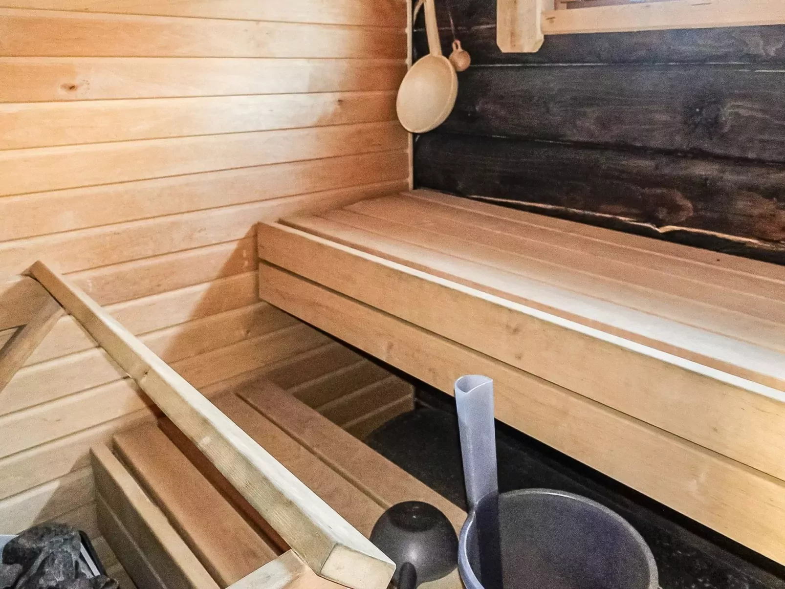 Isopyhänmaa-Inside