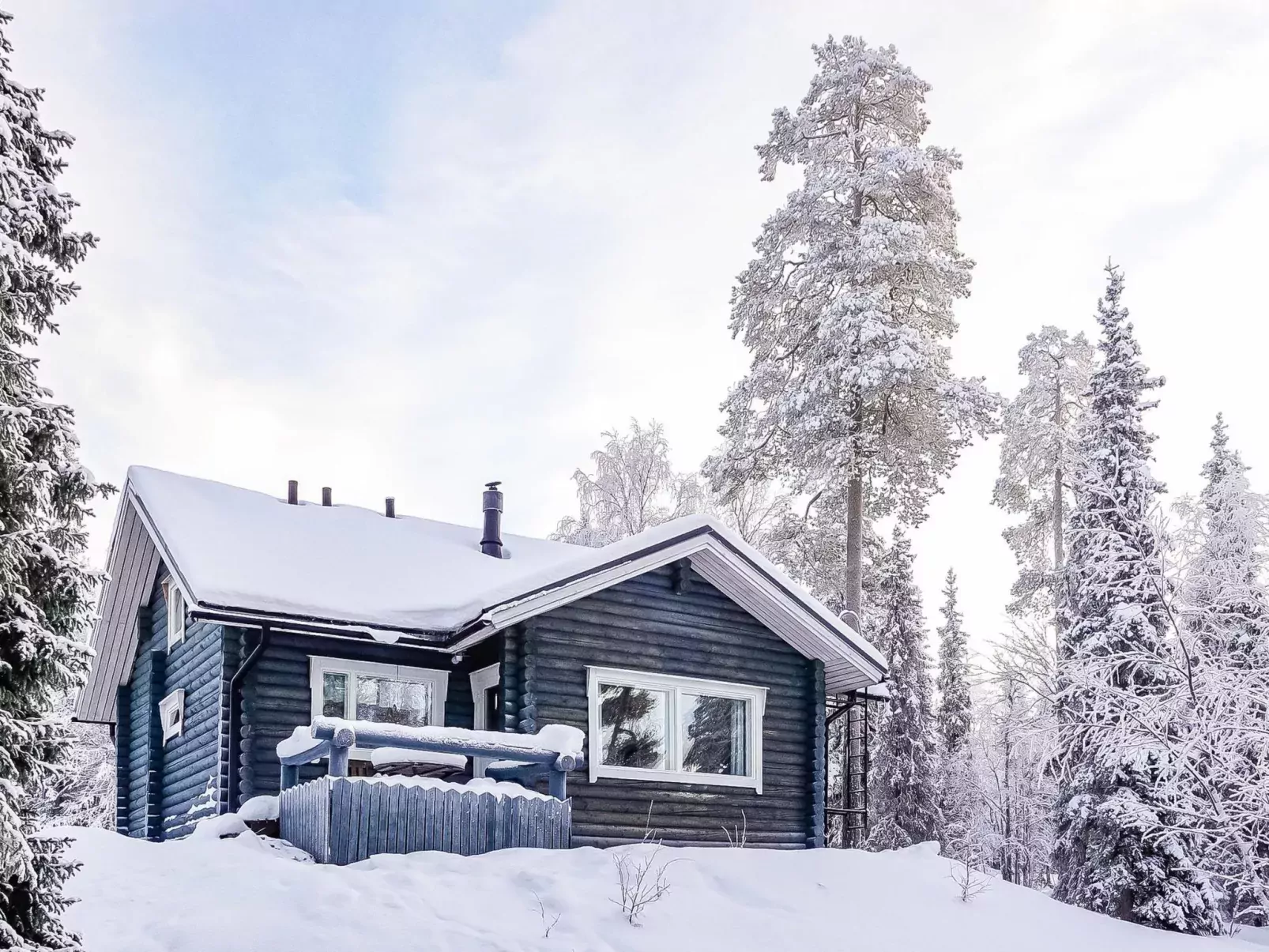 Isopyhänmaa-Outside