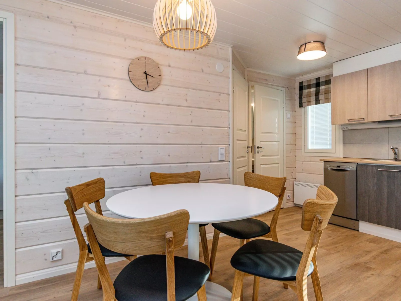 Järvenhelmi-Inside