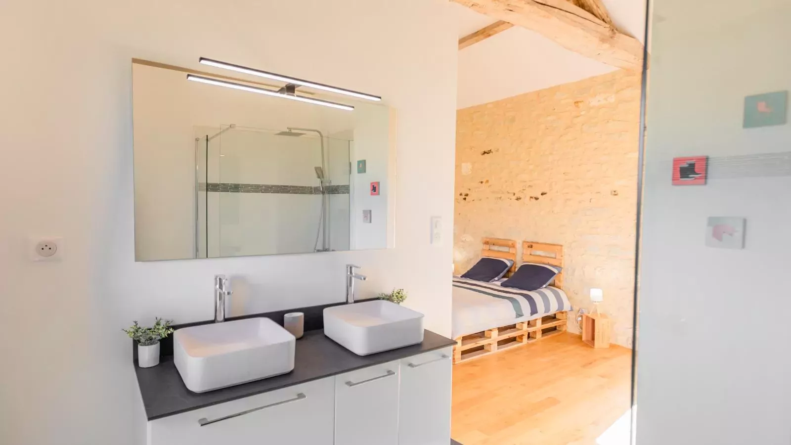 Les Escures 2-Bathroom