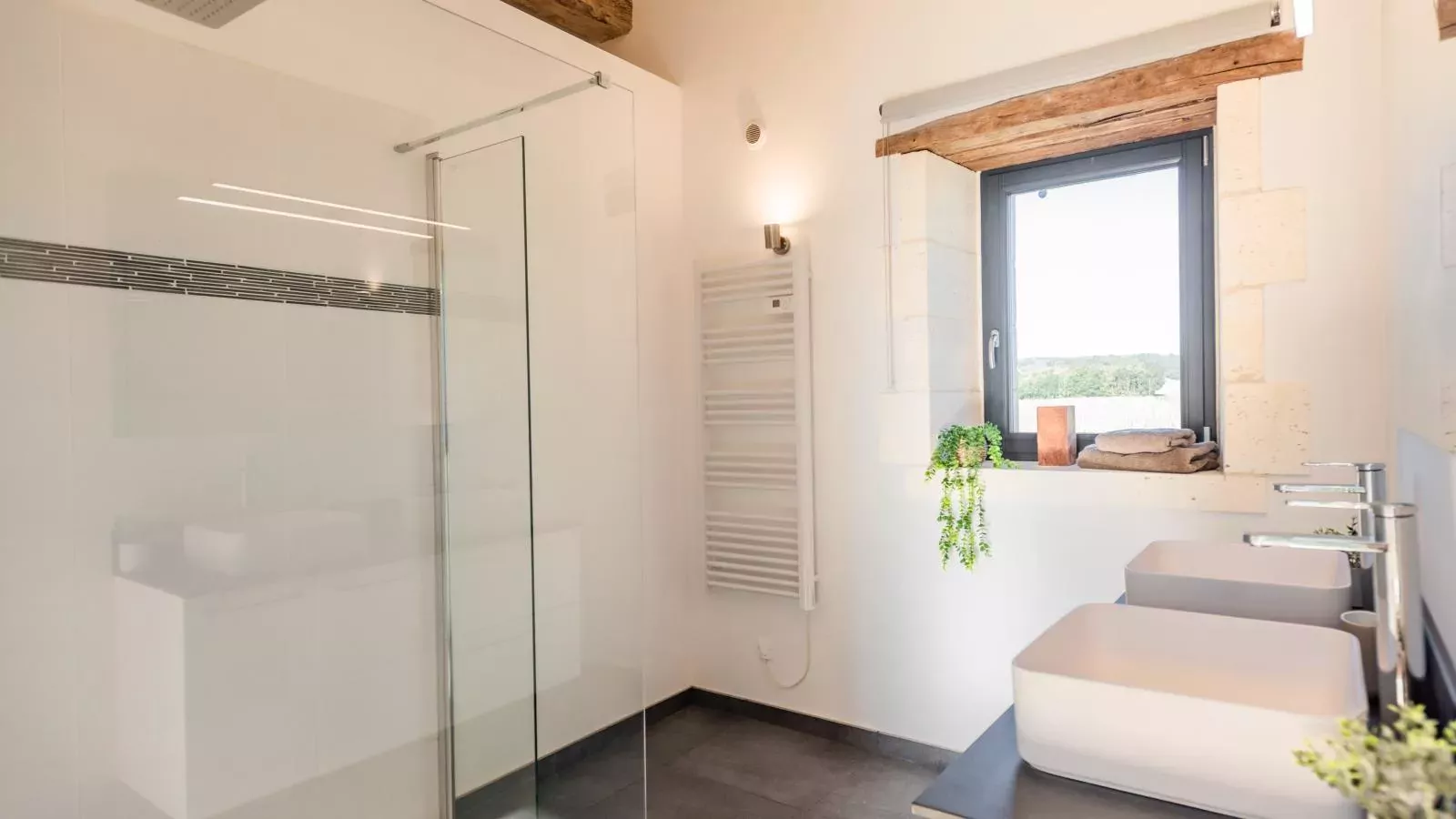 Les Escures 2-Bathroom