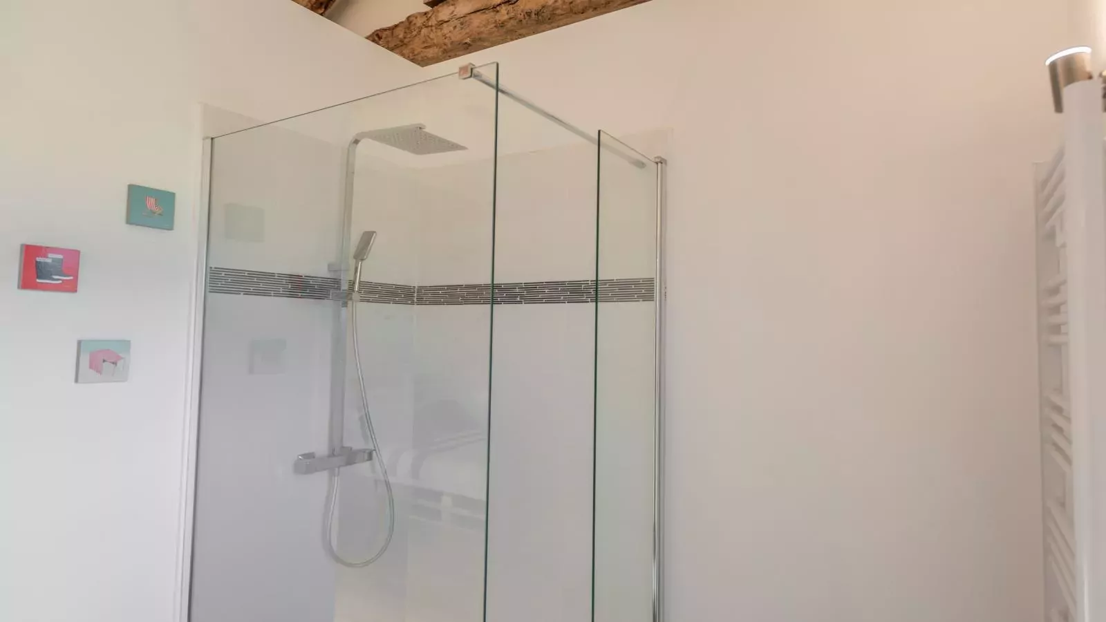 Les Escures 2-Bathroom