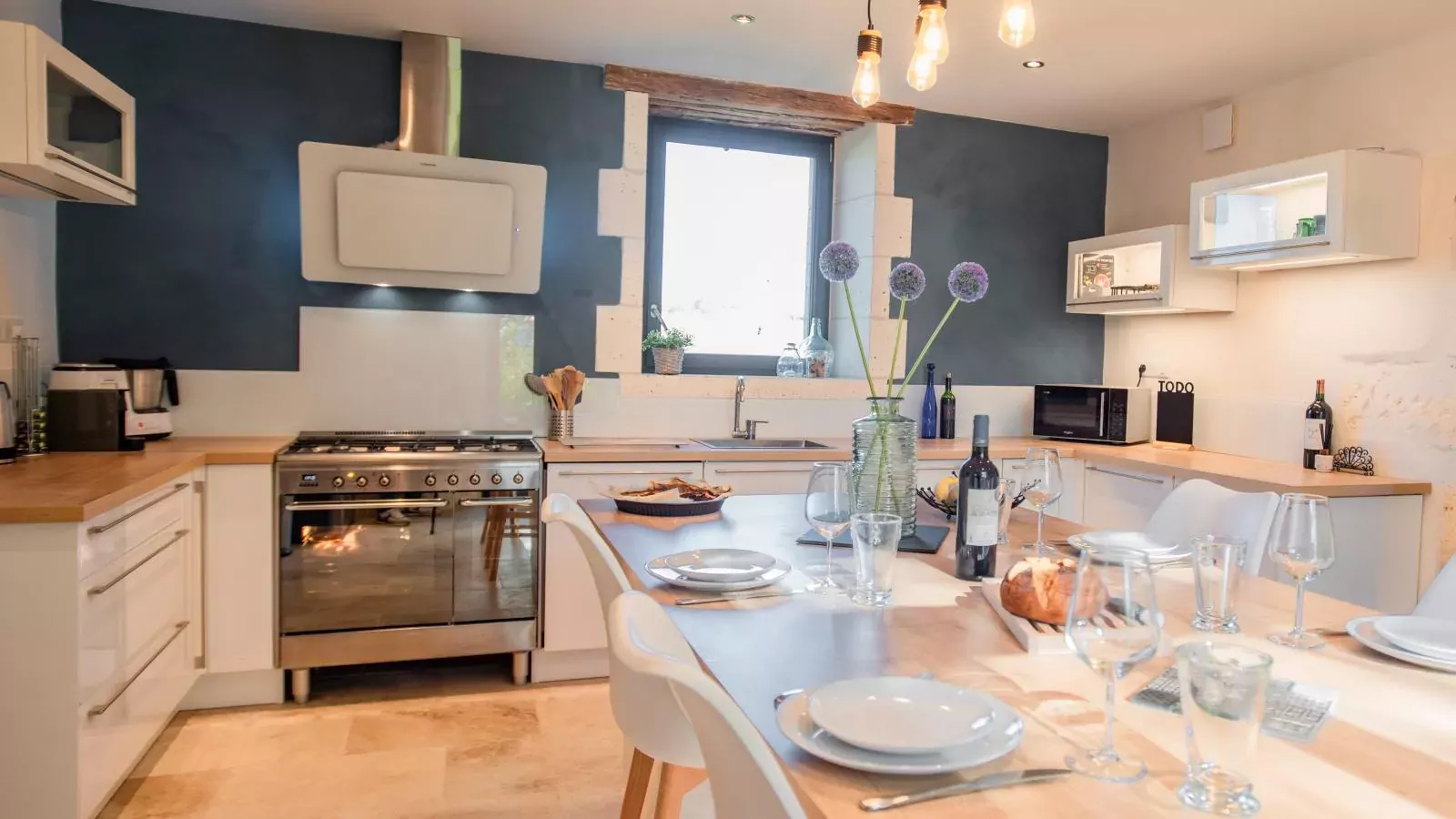 Les Escures 2-Kitchen