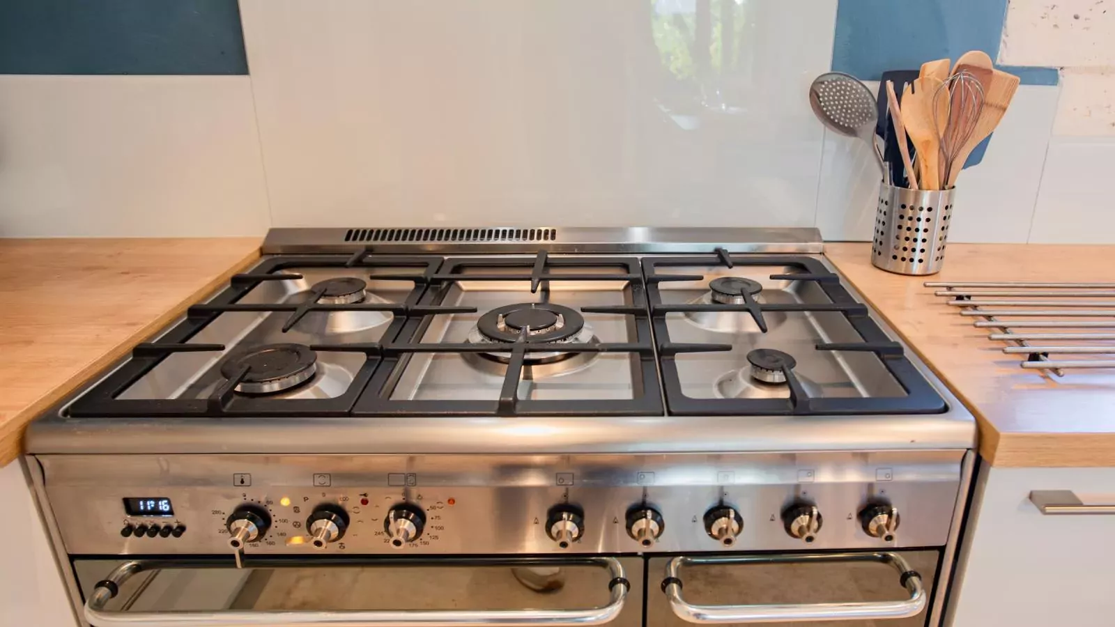 Les Escures 2-Kitchen