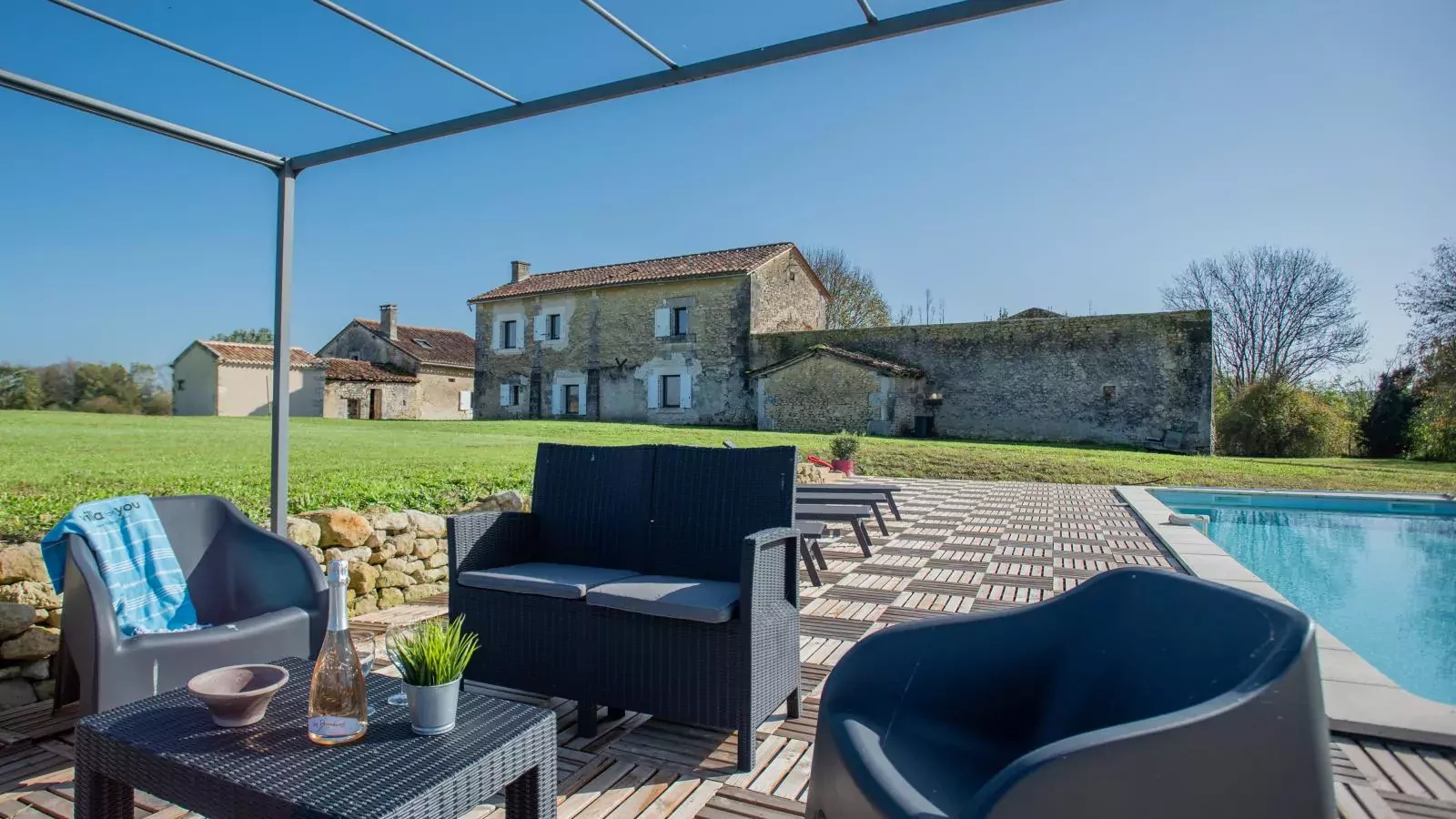 Les Escures 2-Terrace balcony