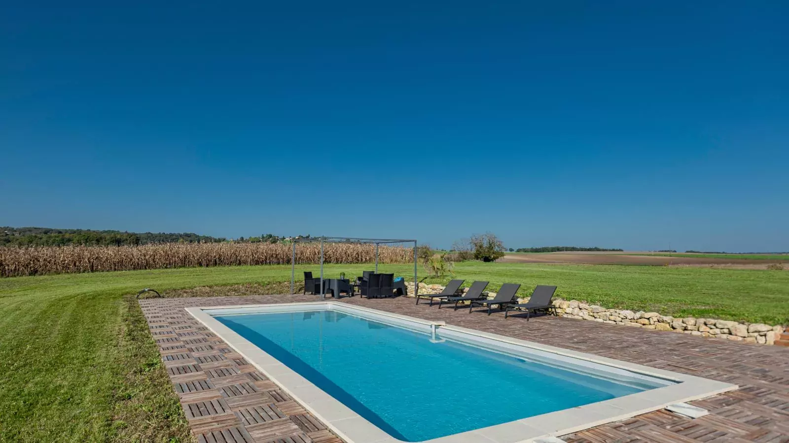 Les Escures 2-Pool