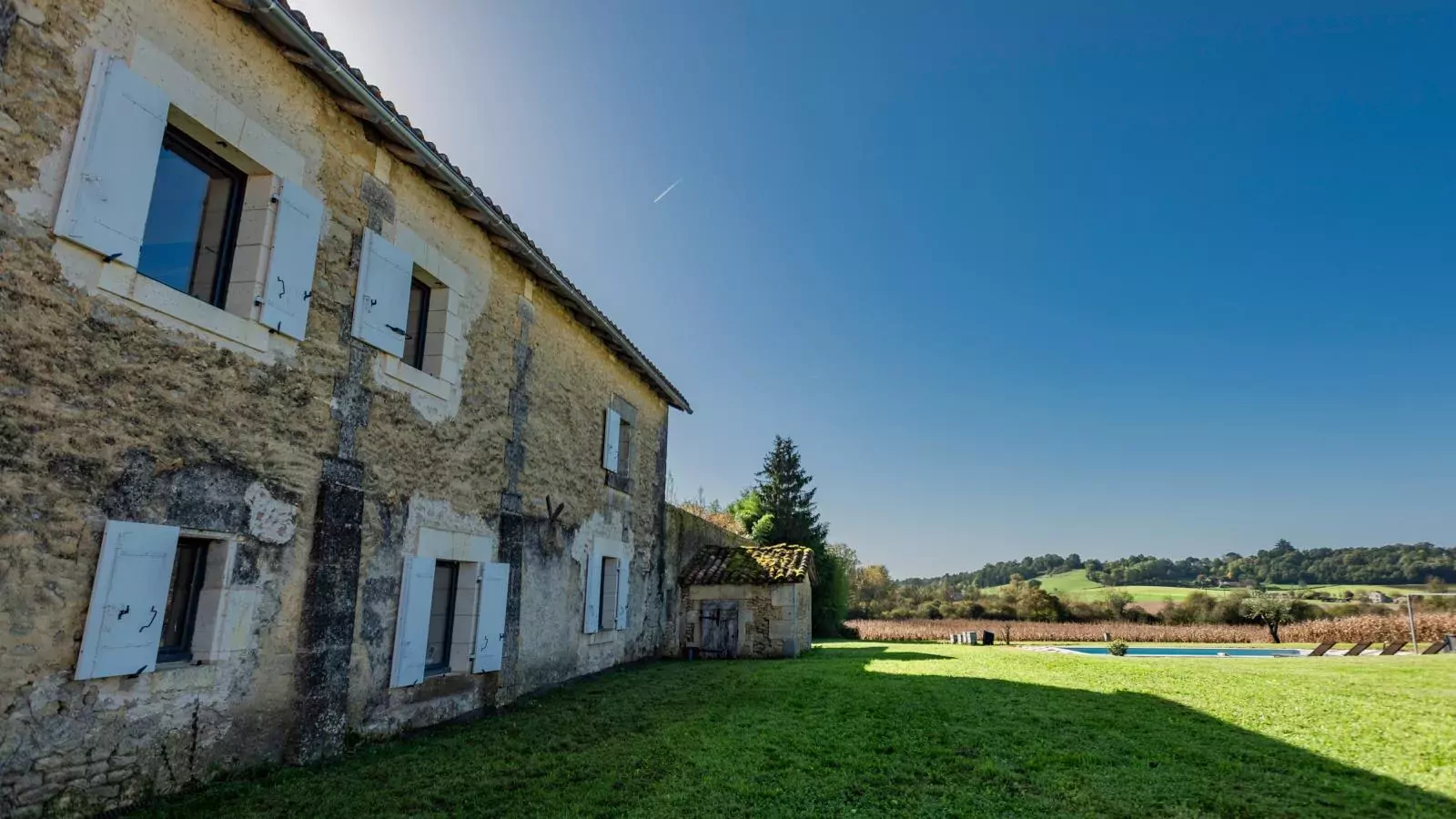 Les Escures 2-Outdoor