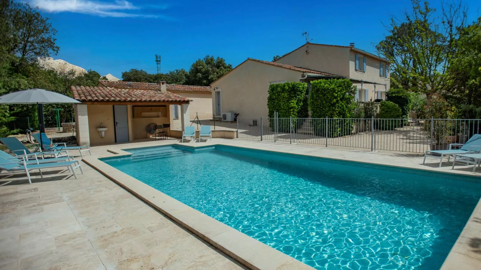 La Cadeline-Exterior summer