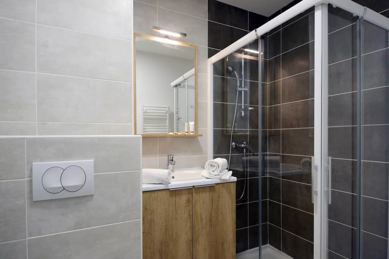 Residence Le Lotus Blanc 2-Bathroom