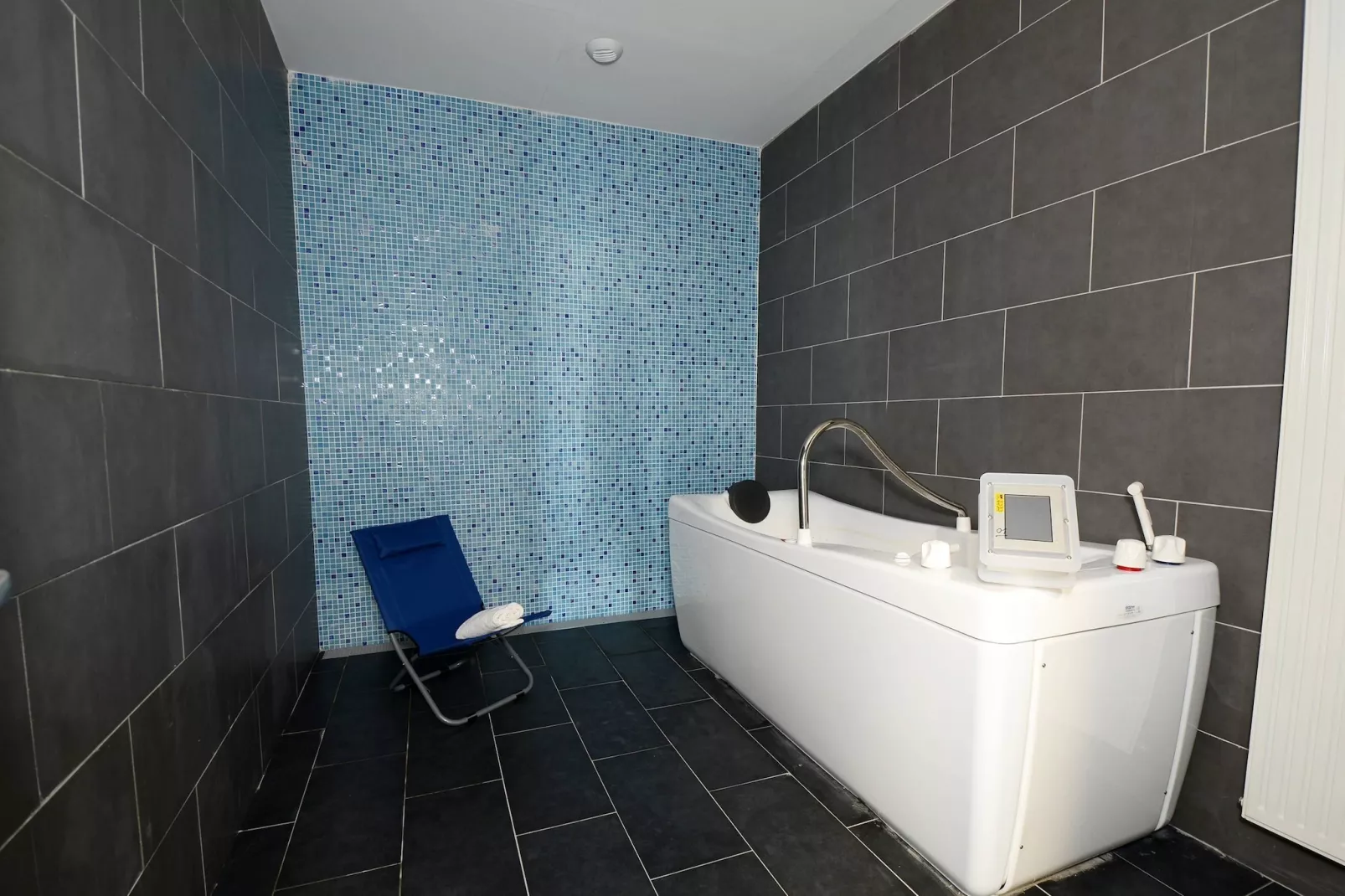 Residence Le Lotus Blanc 4-Bathroom