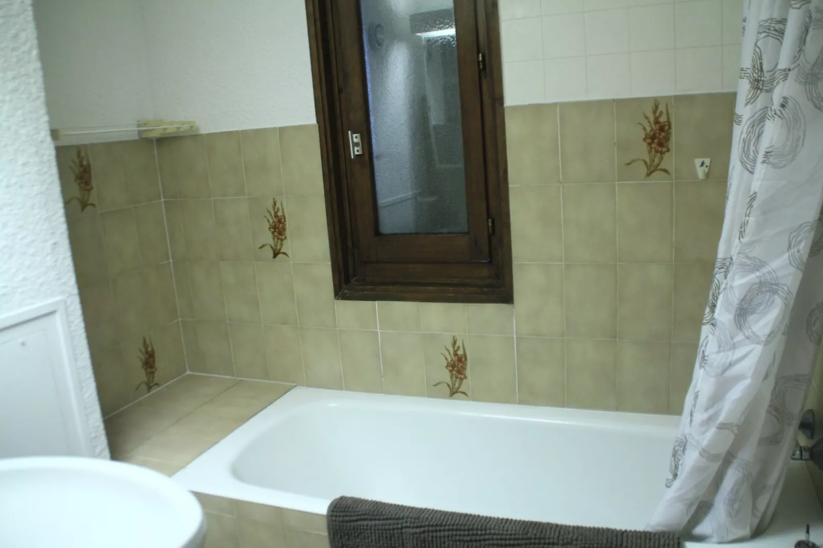Alpenlake AP117 LAKE & VIEW 6 Pers-Bathroom