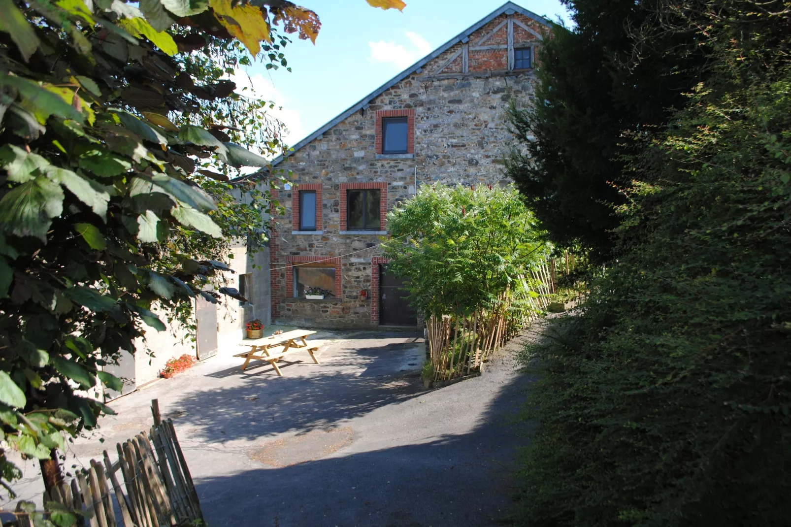 Haute Levée-Exterior summer