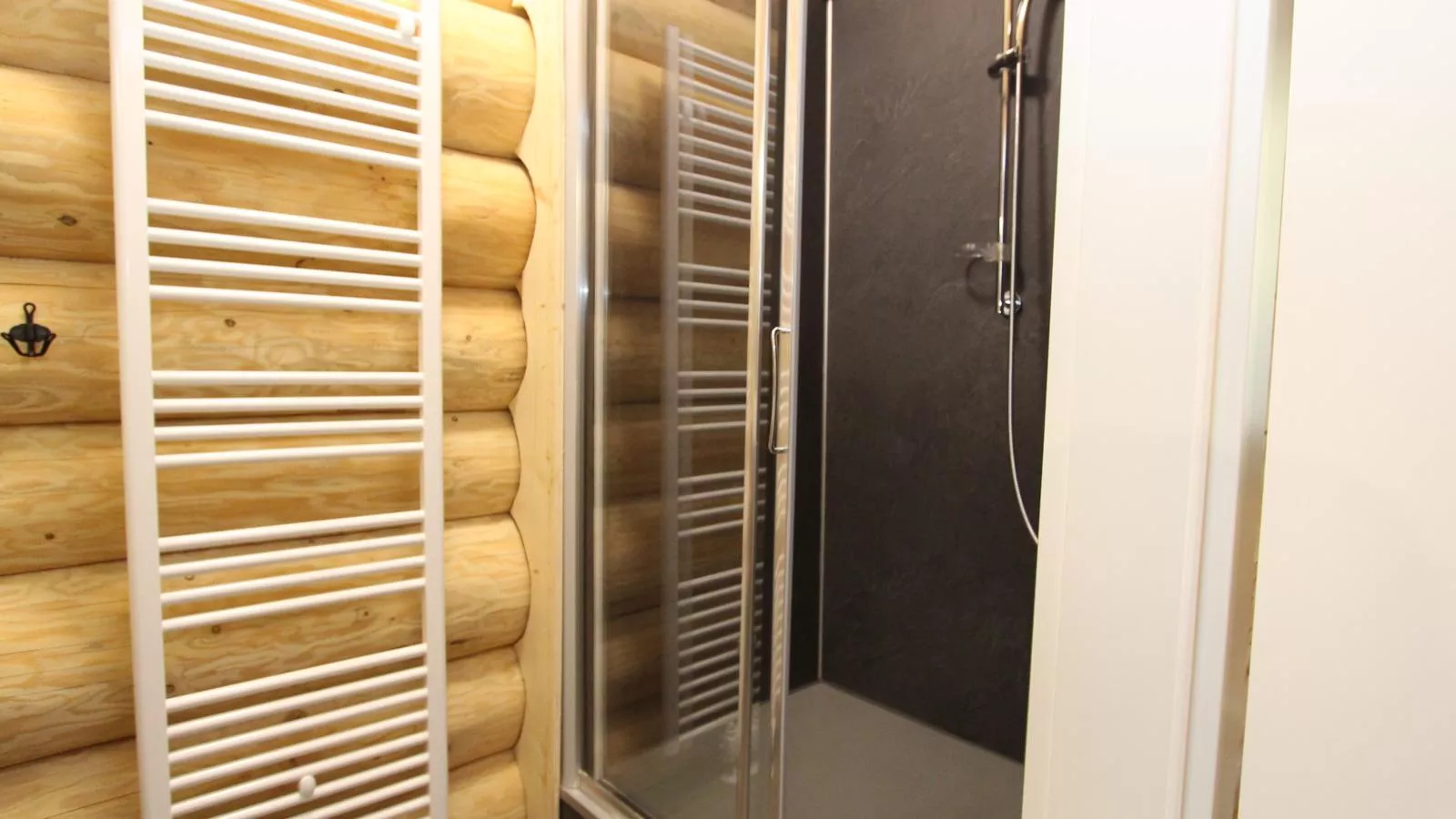Jenig 4A-Bathroom