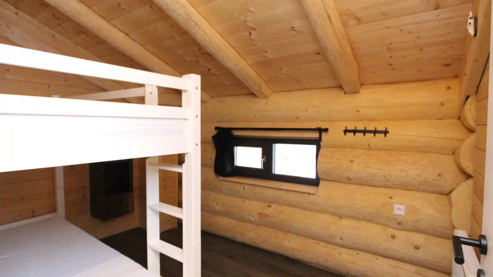 Jenig 4A-Bedroom