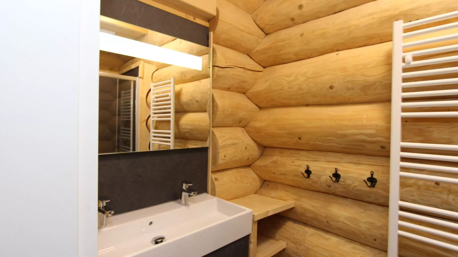 Jenig 4A-Bathroom