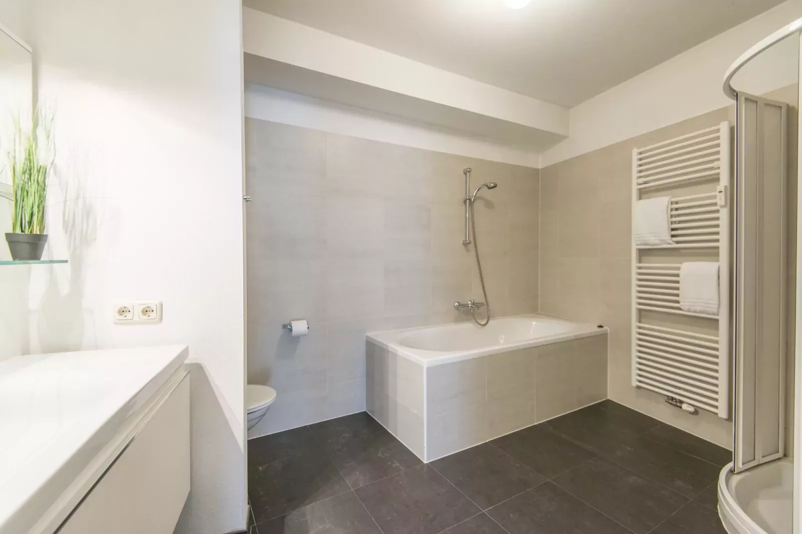 HL3S haus lothringen-Bathroom