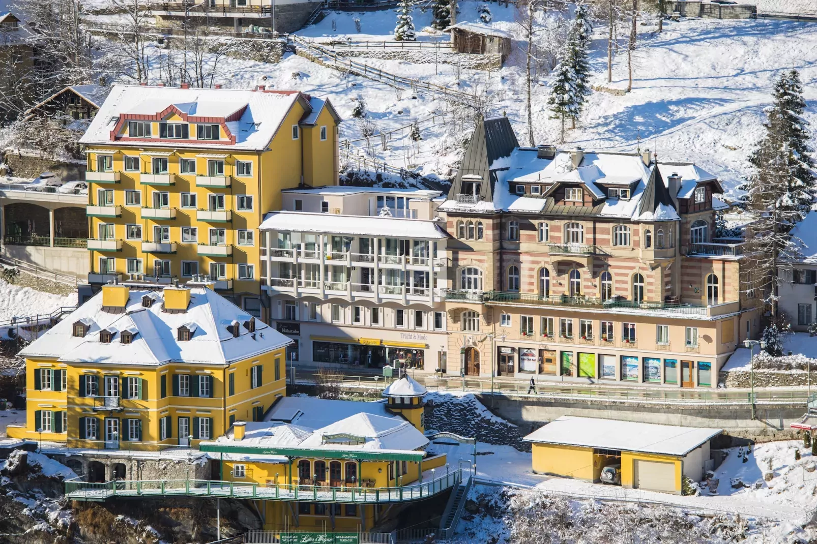RL2 Residenz Lothringen 01-Exterior winter