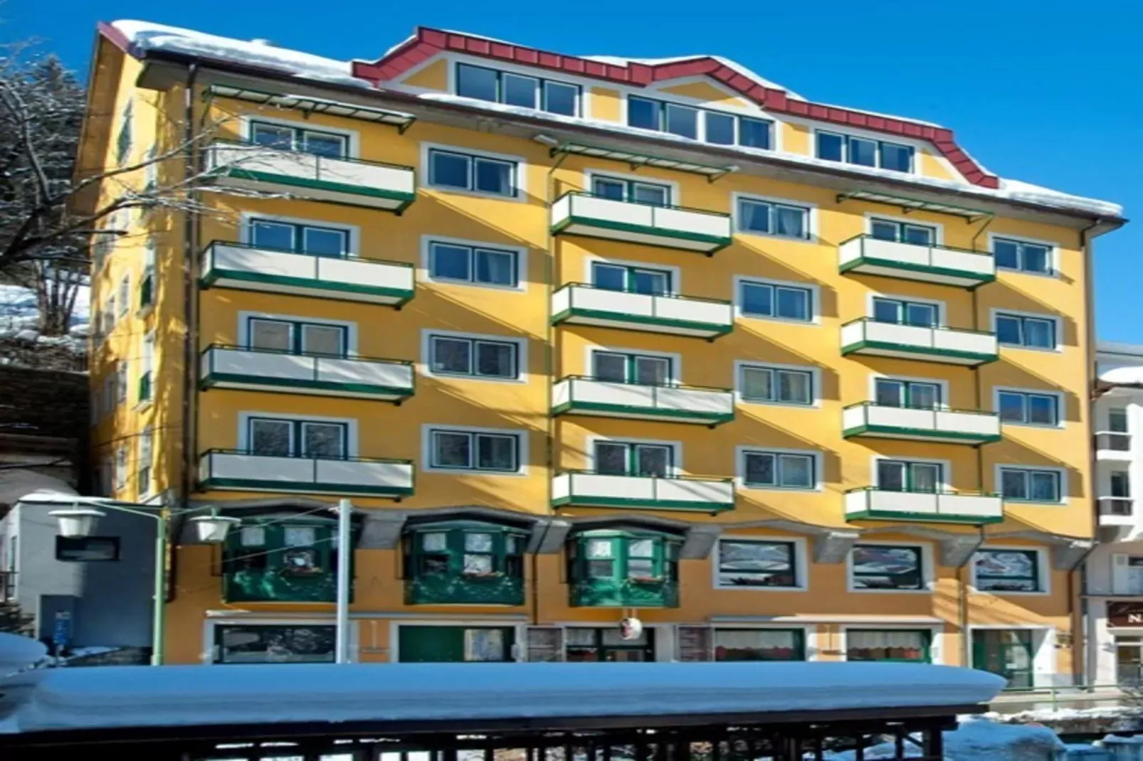 RL2 Residenz Lothringen 01-Exterior winter