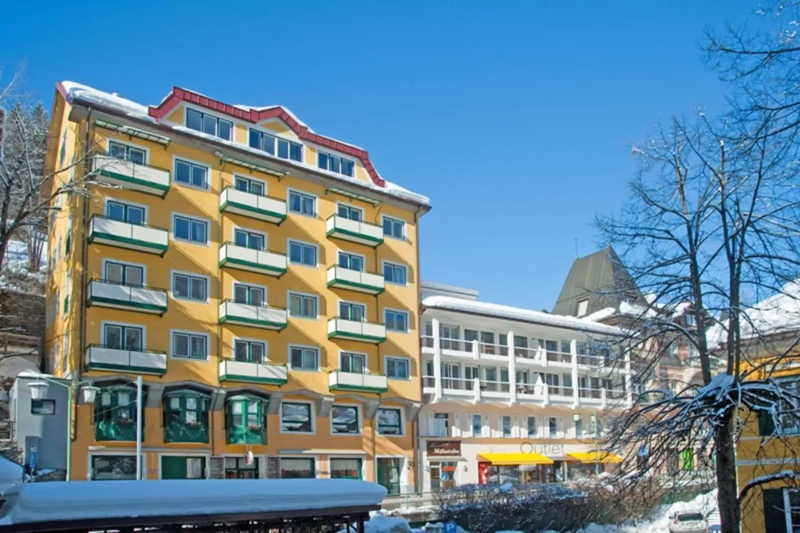 RL2 Residenz Lothringen 01-Exterior winter