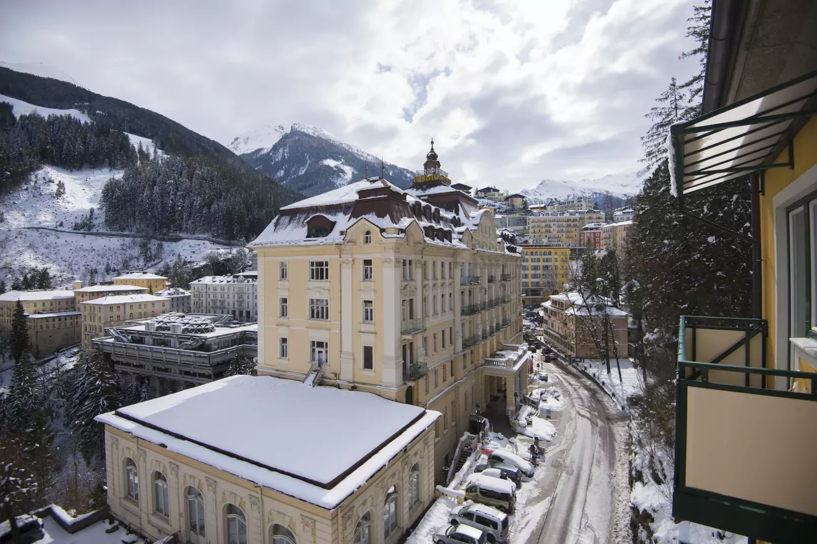 RL2 Residenz Lothringen 01-View winter