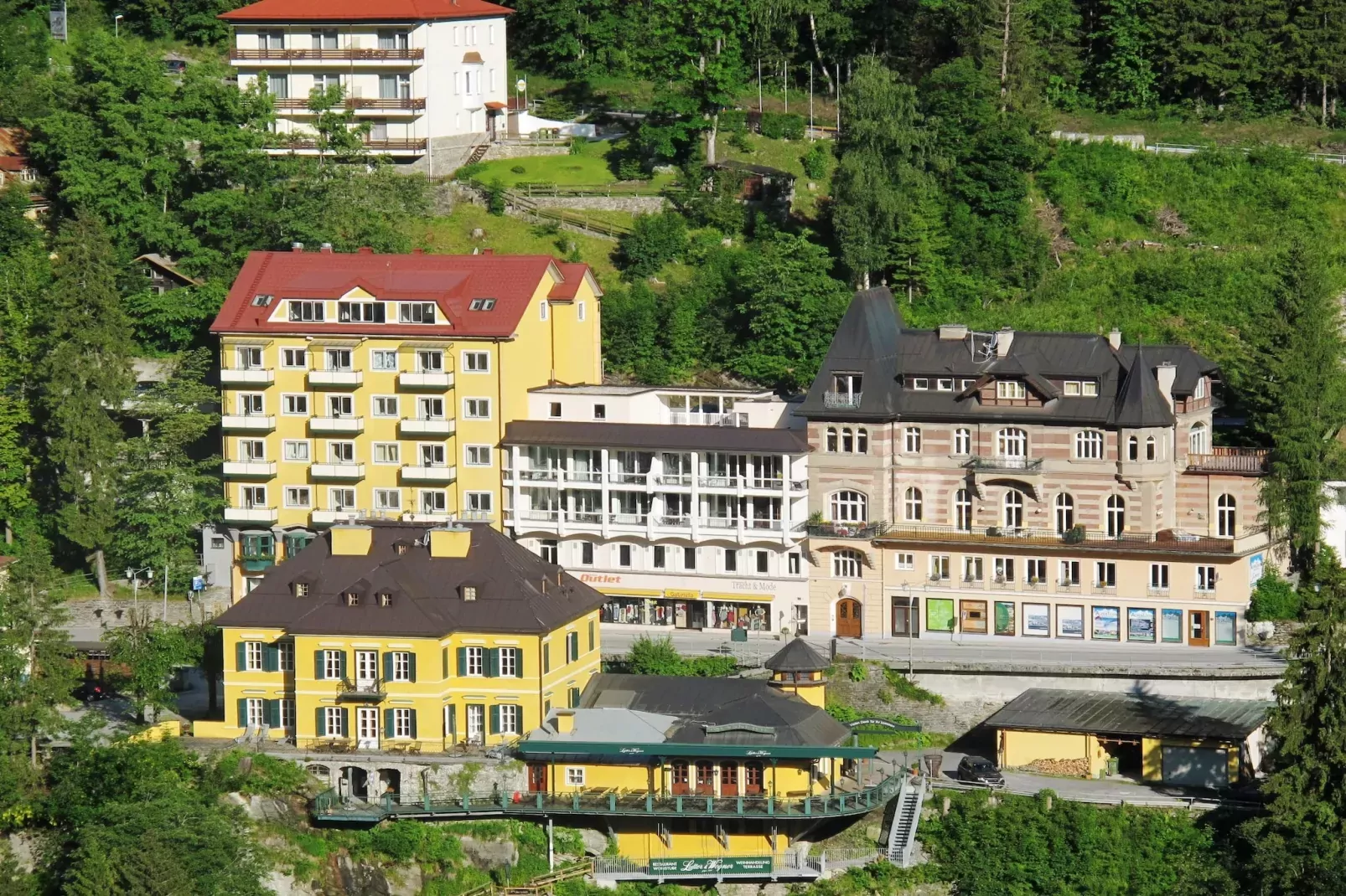 RL2 Residenz Lothringen 01-Exterior summer