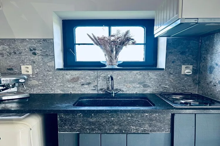 Au Milieu De Nulle Part-Kitchen