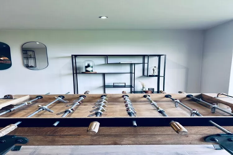 Au Milieu De Nulle Part-Recreation room