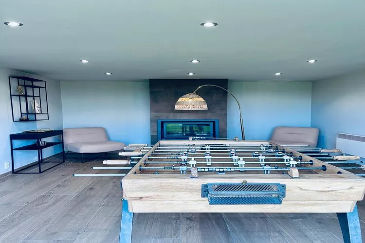 Au Milieu De Nulle Part-Recreation room