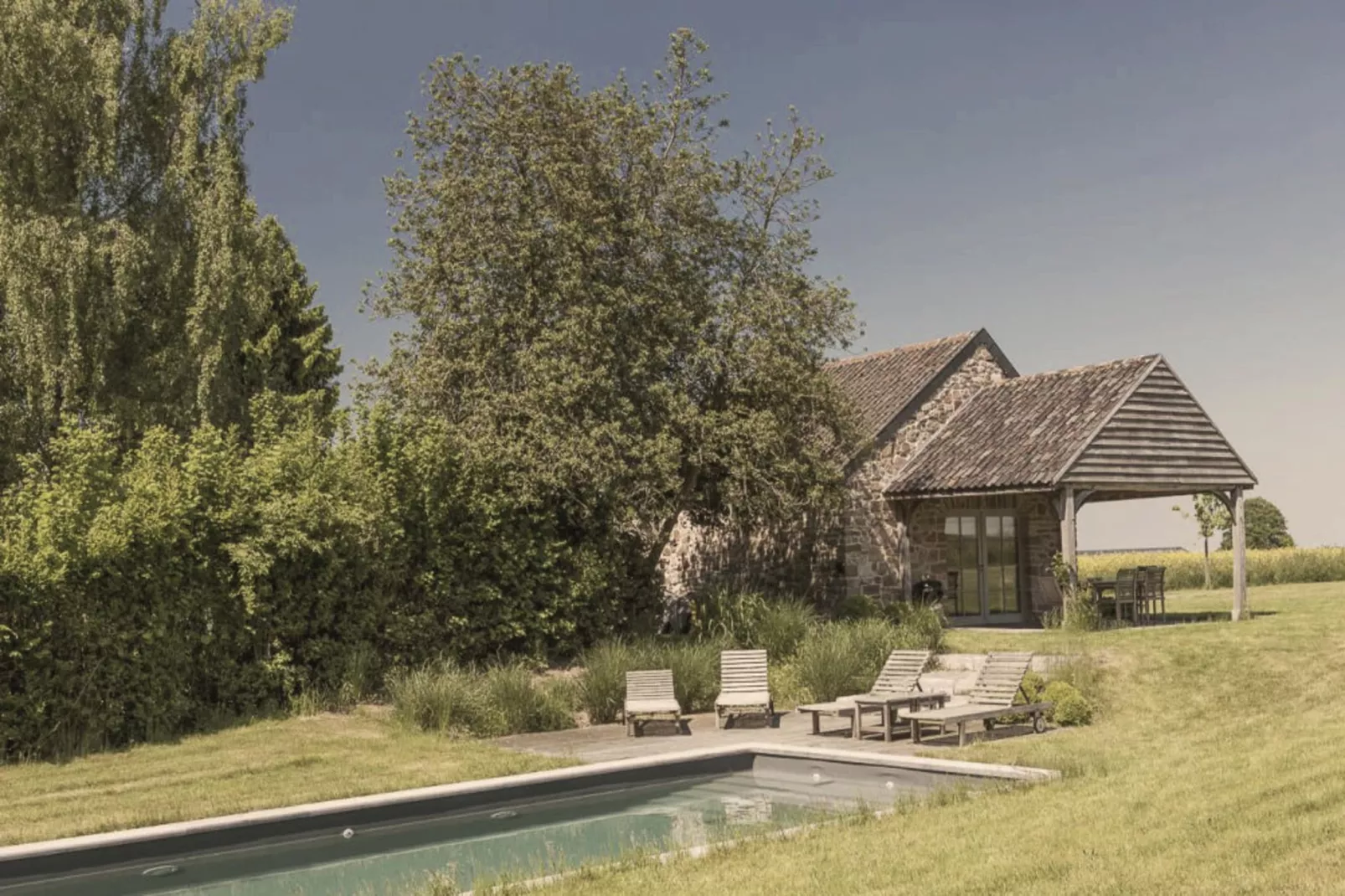 Au Milieu De Nulle Part-Exterior summer