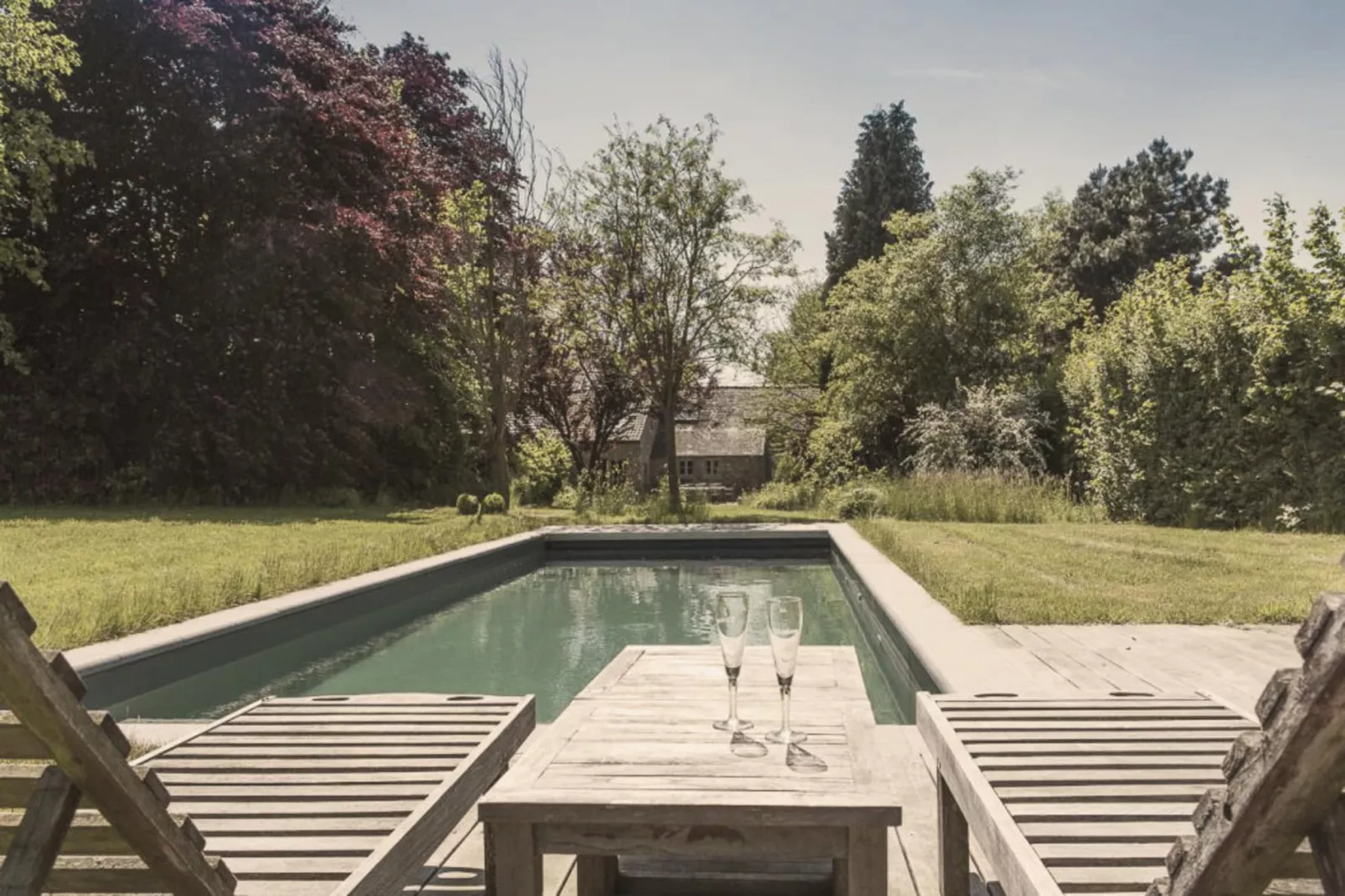 Au Milieu De Nulle Part-Exterior summer