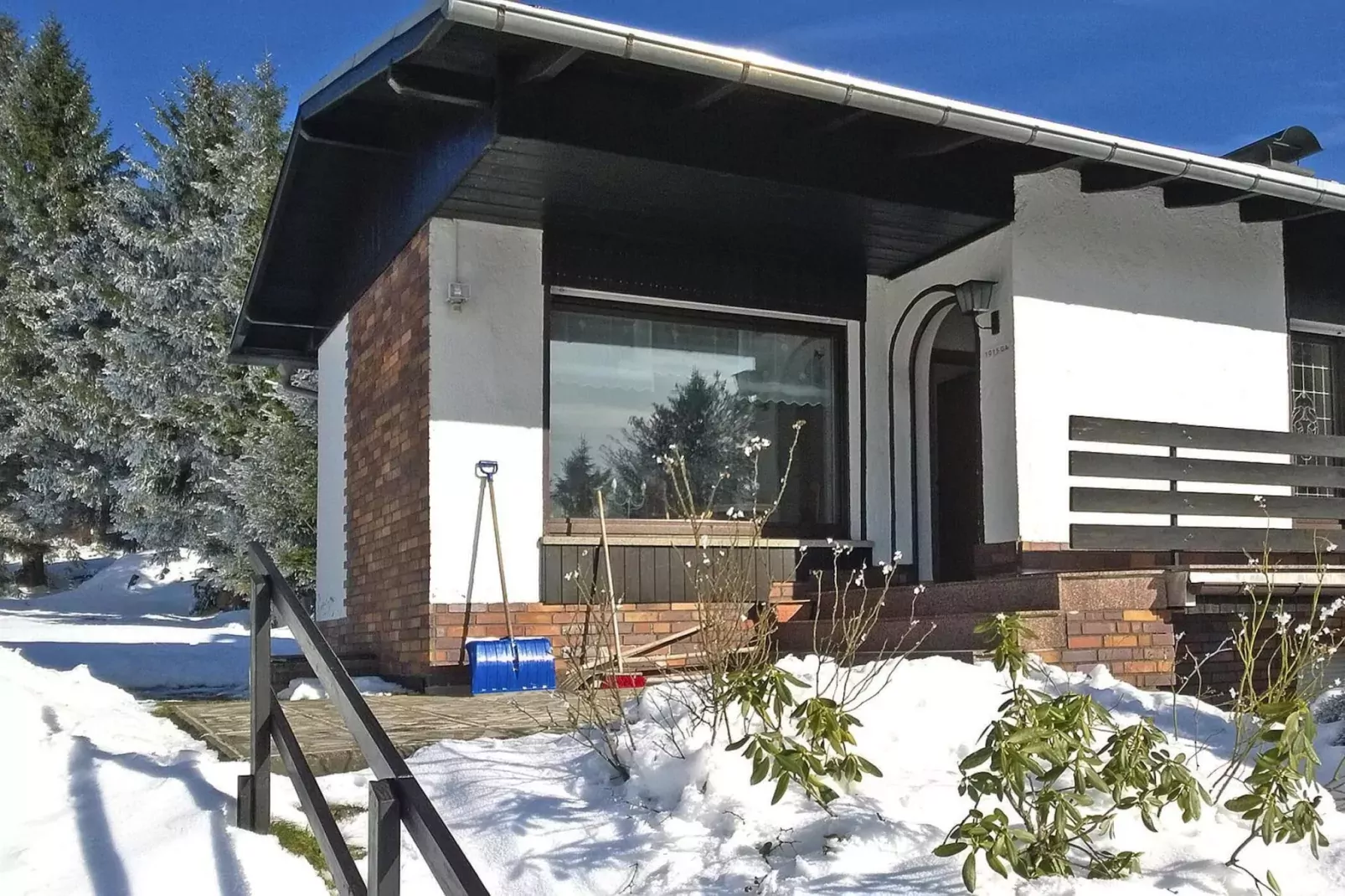 Ferienhaus Suhl79qm-Exterior winter