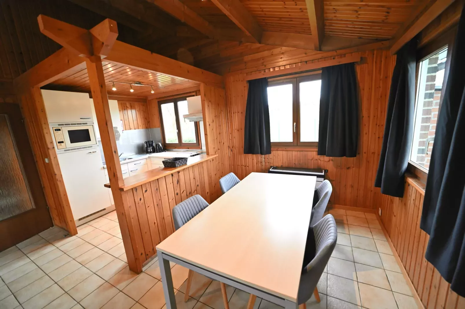 La Tanière-Dining room