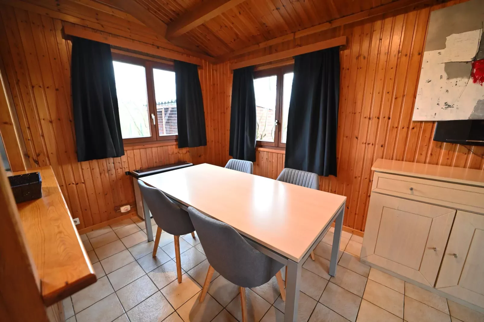 La Tanière-Dining room