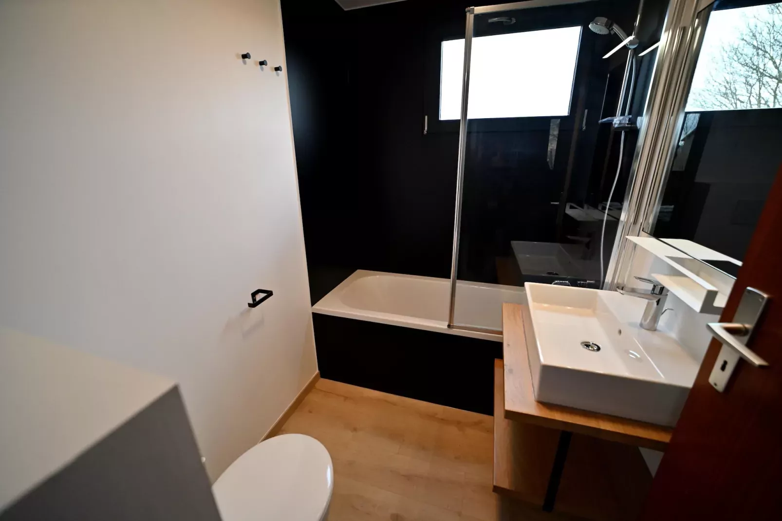 La Tanière-Bathroom