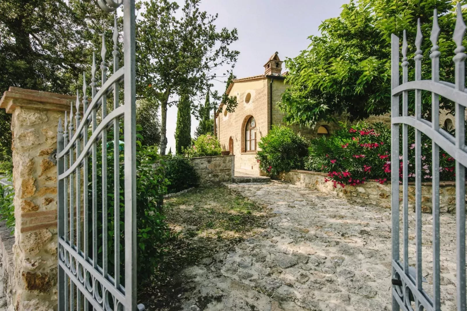 Agri-tourism Tenuta Quarrata, Santo Pietro Belvedere-quadri-Exterior summer